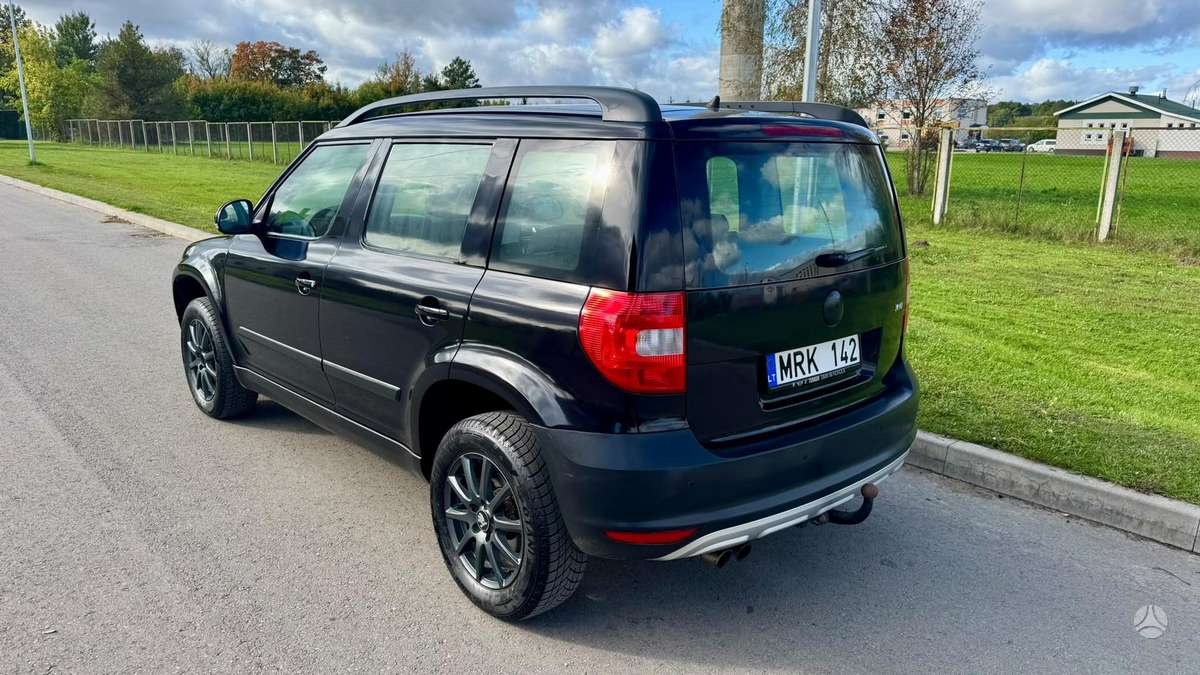 Skoda Yeti 2011 — rear view