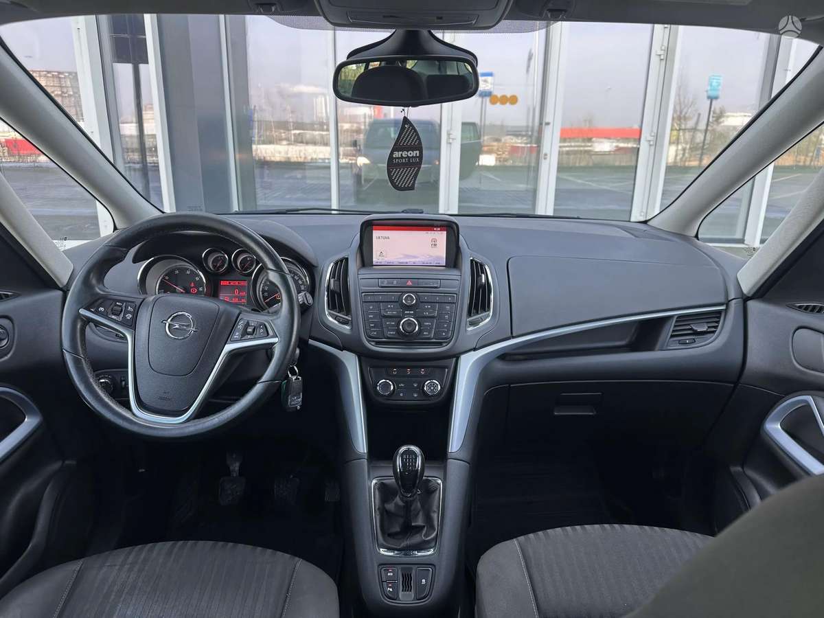 Opel Zafira 2015 — photo 12