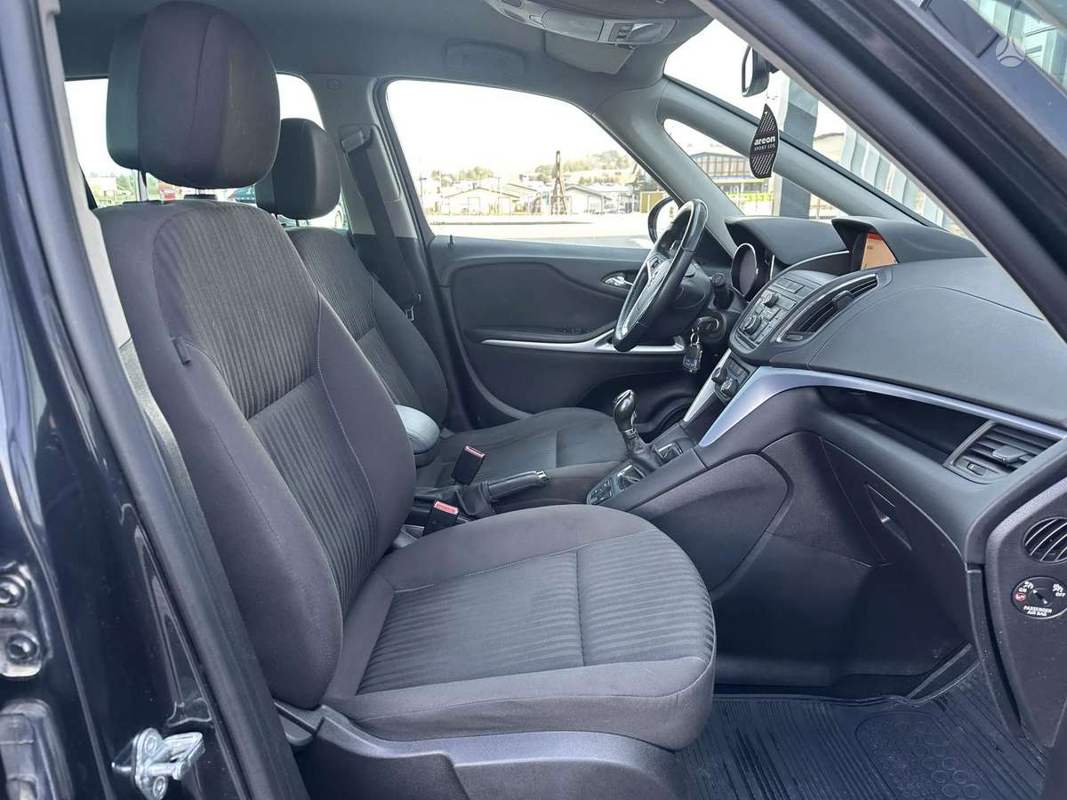 Opel Zafira 2015 — photo 13
