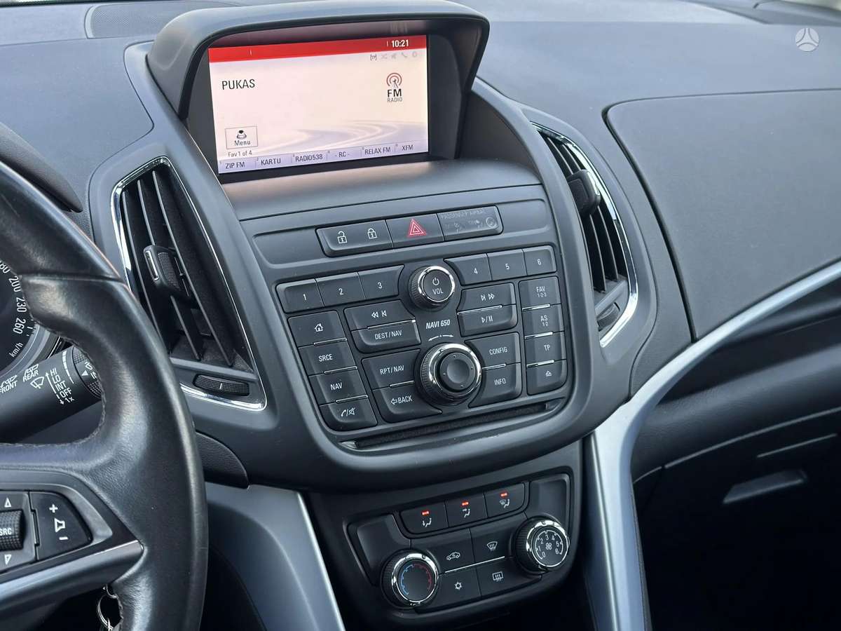 Opel Zafira 2015 — photo 15