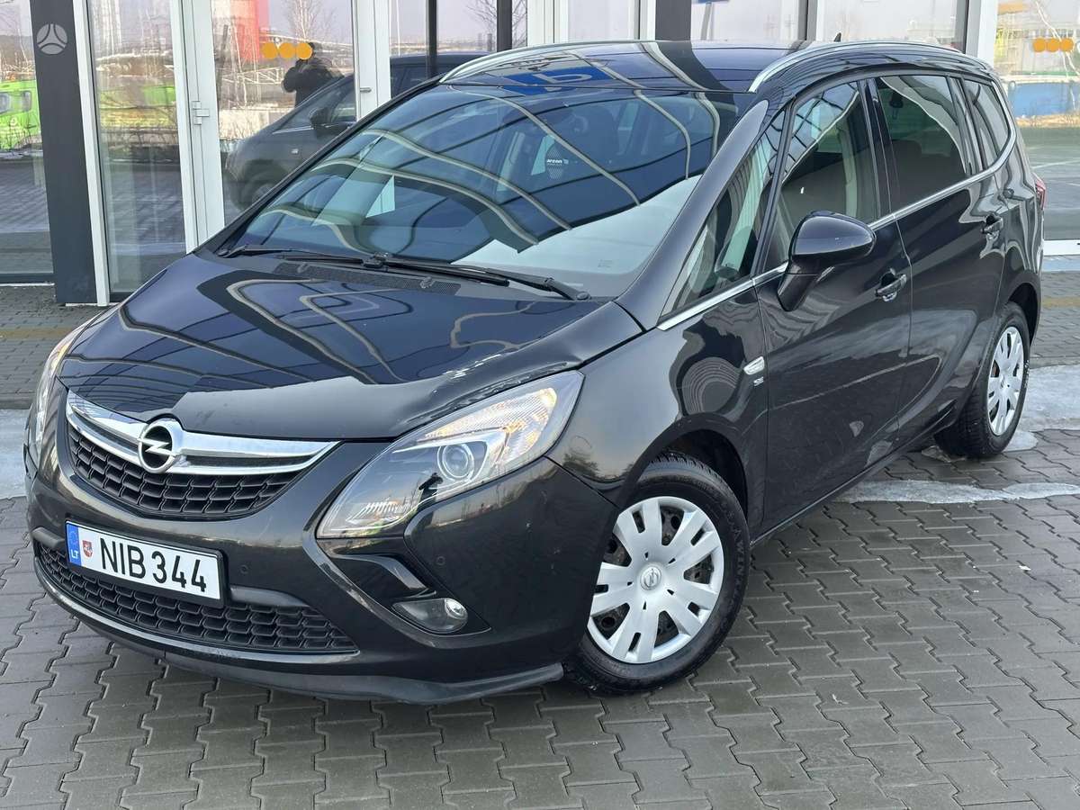 Opel Zafira 2015 — interior