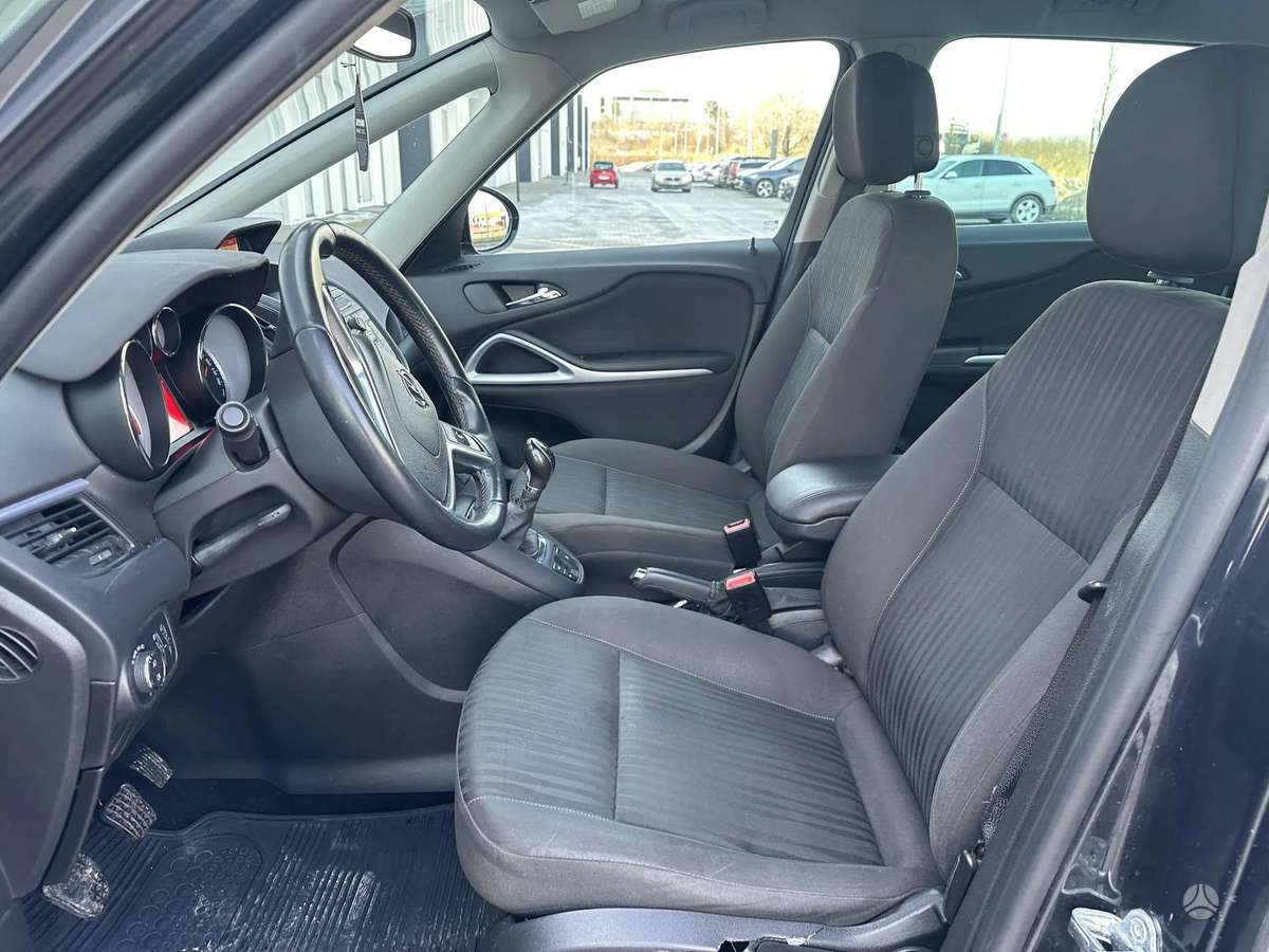 Opel Zafira 2015 — photo 7