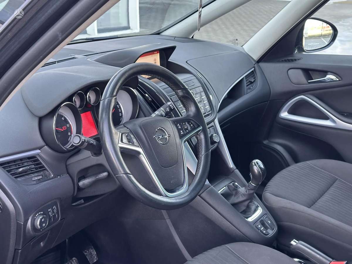 Opel Zafira 2015 — photo 8