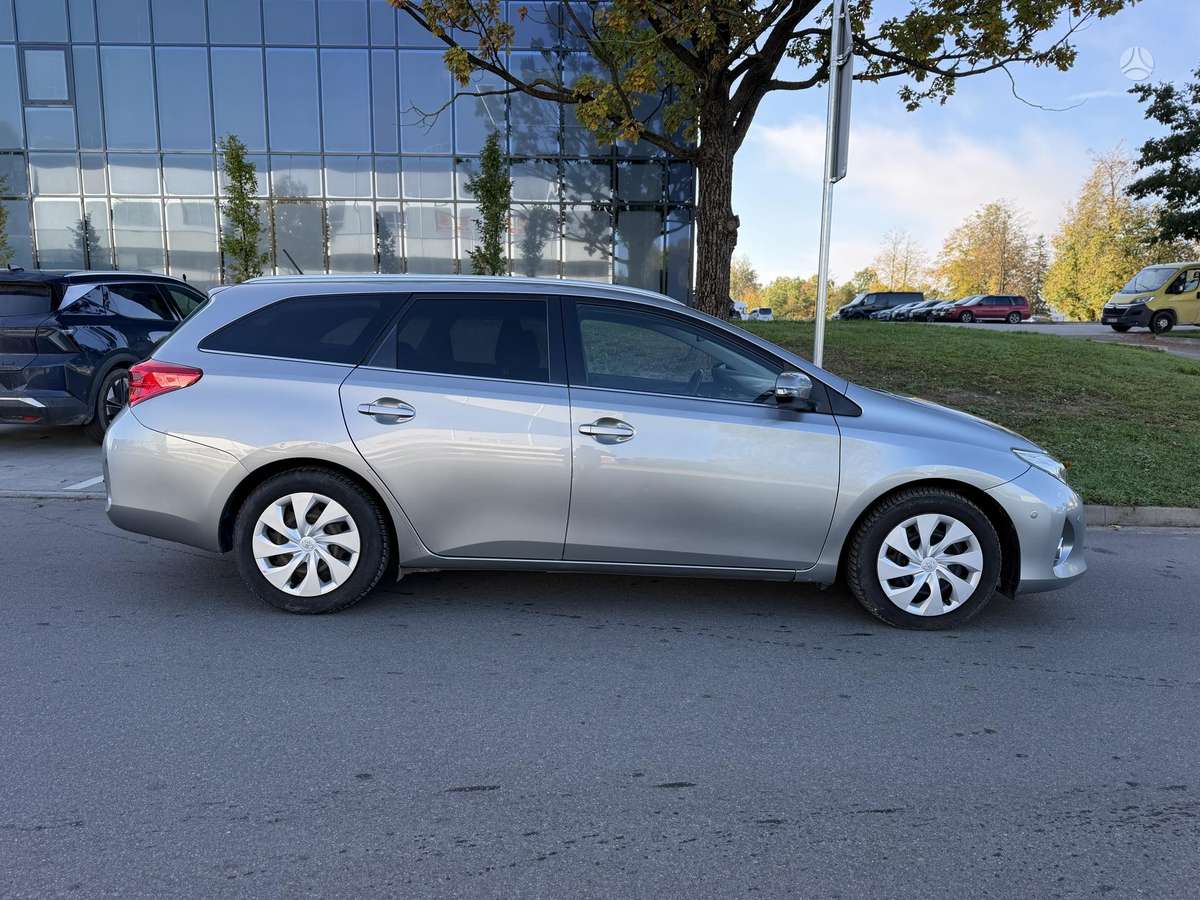 Toyota Auris 2014 — фото 11