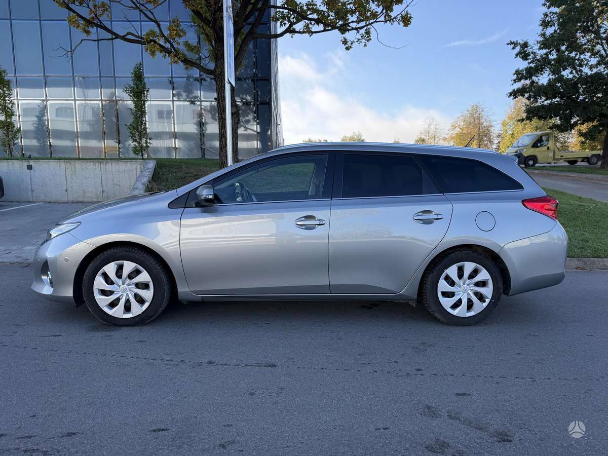 Toyota Auris 2014 — фото 12