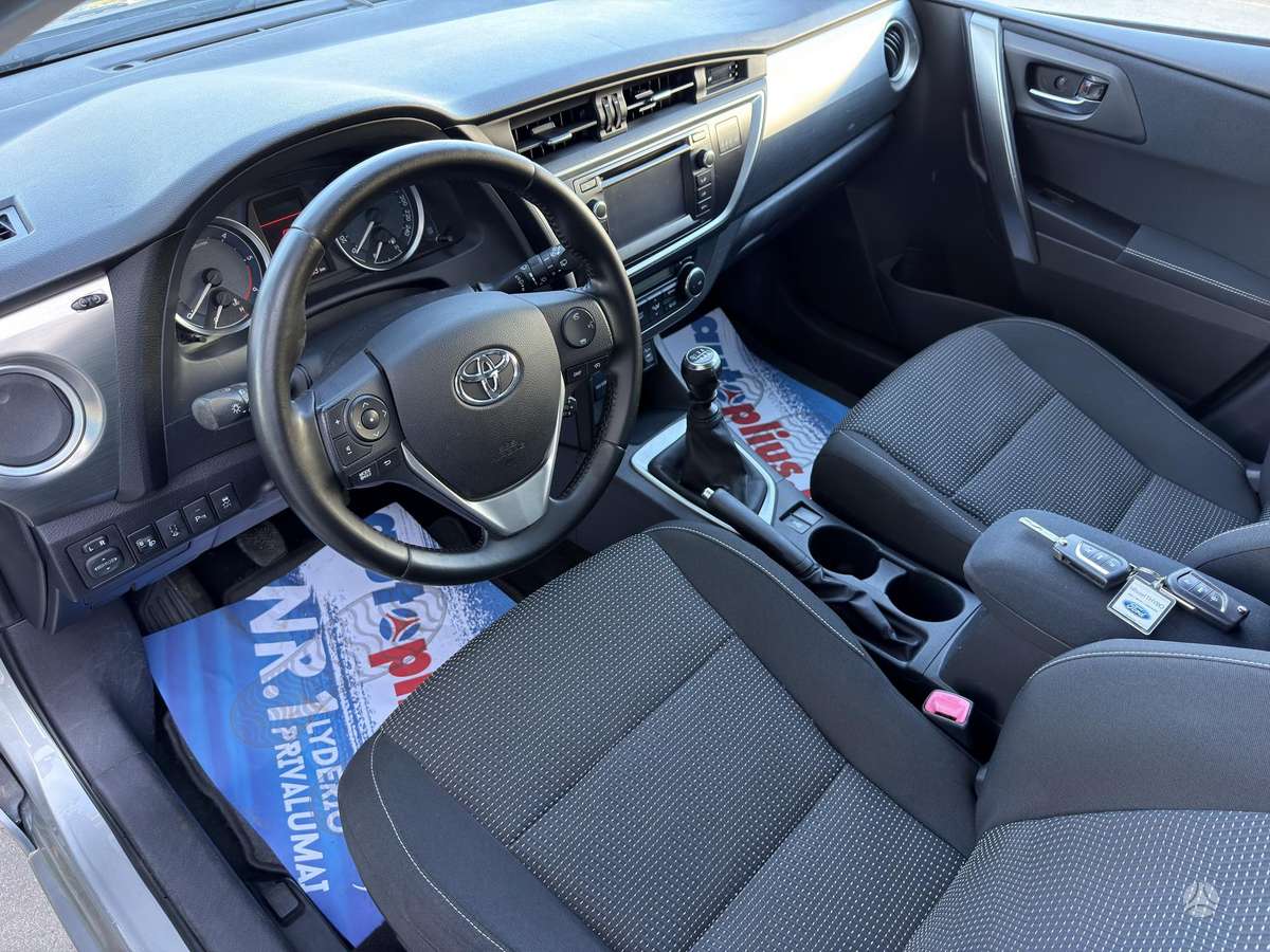 Toyota Auris 2014 — фото 15
