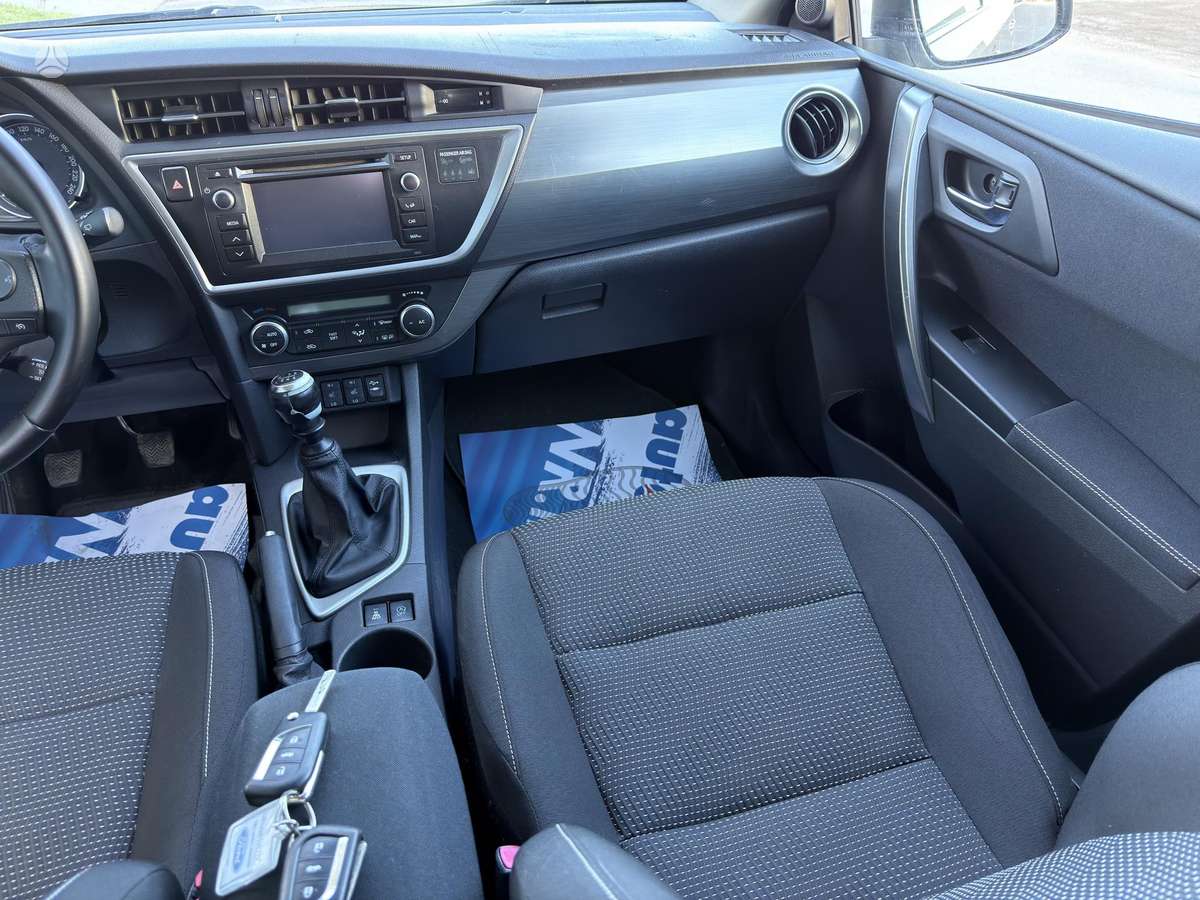 Toyota Auris 2014 — фото 17