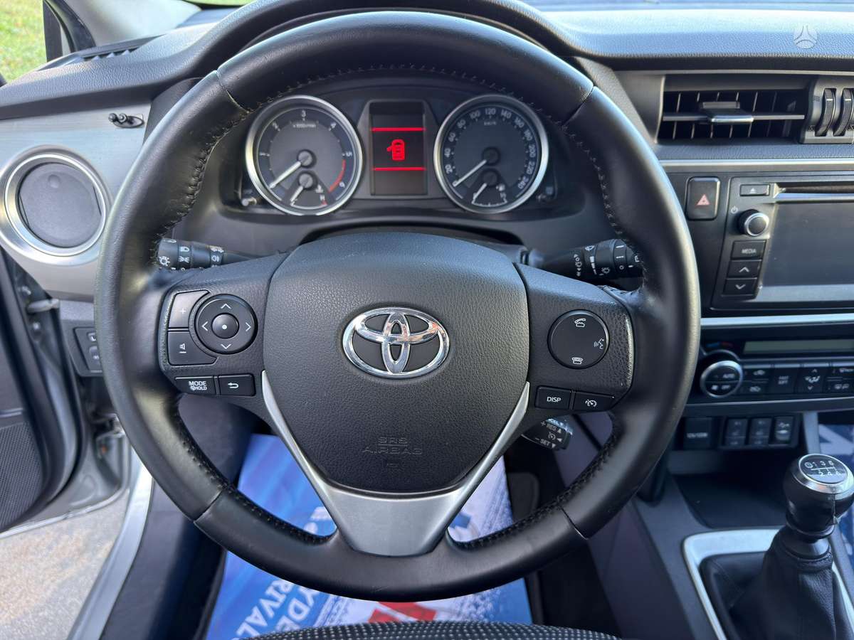 Toyota Auris 2014 — фото 21