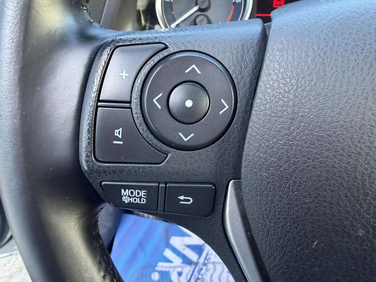 Toyota Auris 2014 — фото 23