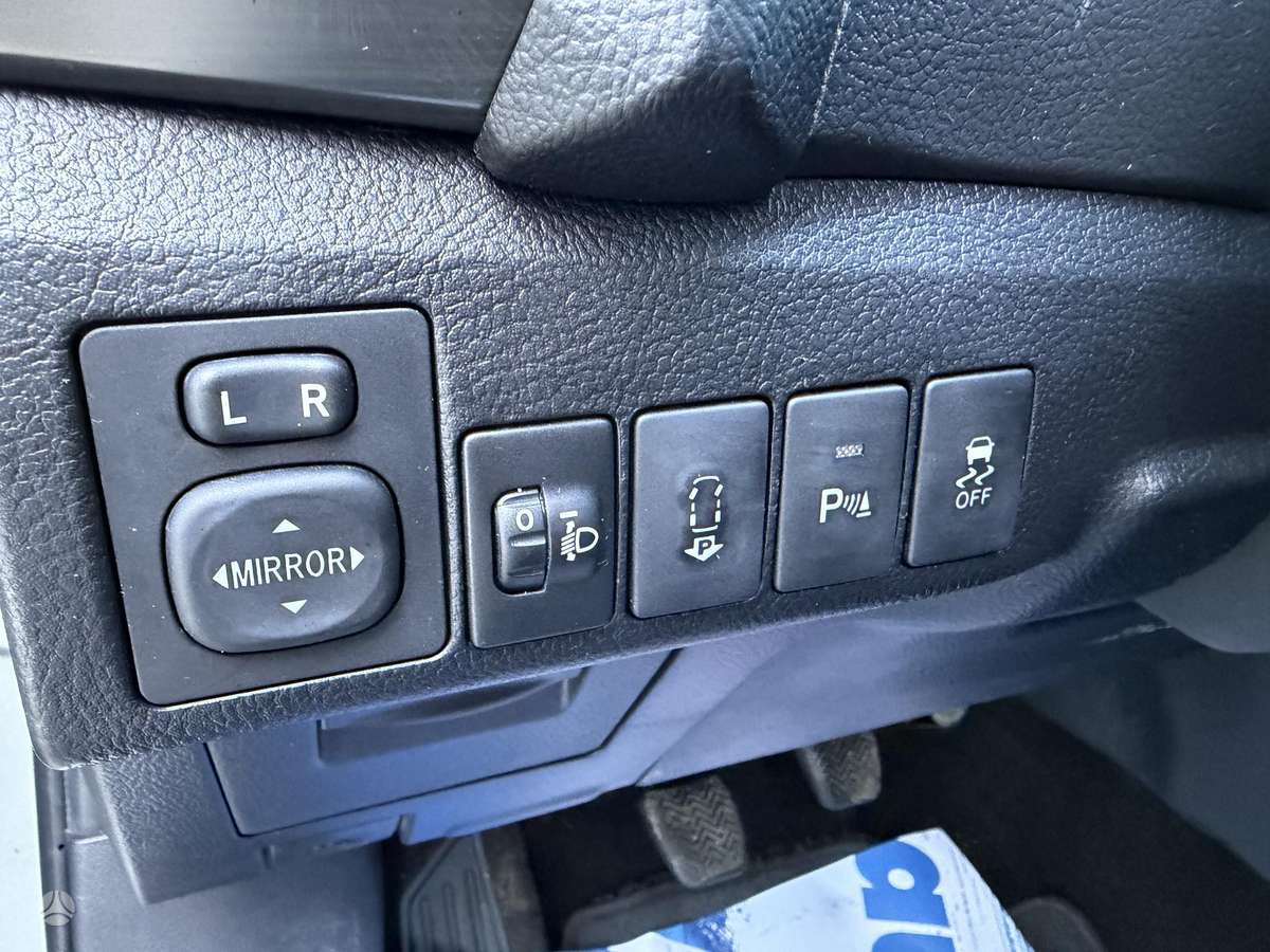 Toyota Auris 2014 — фото 28