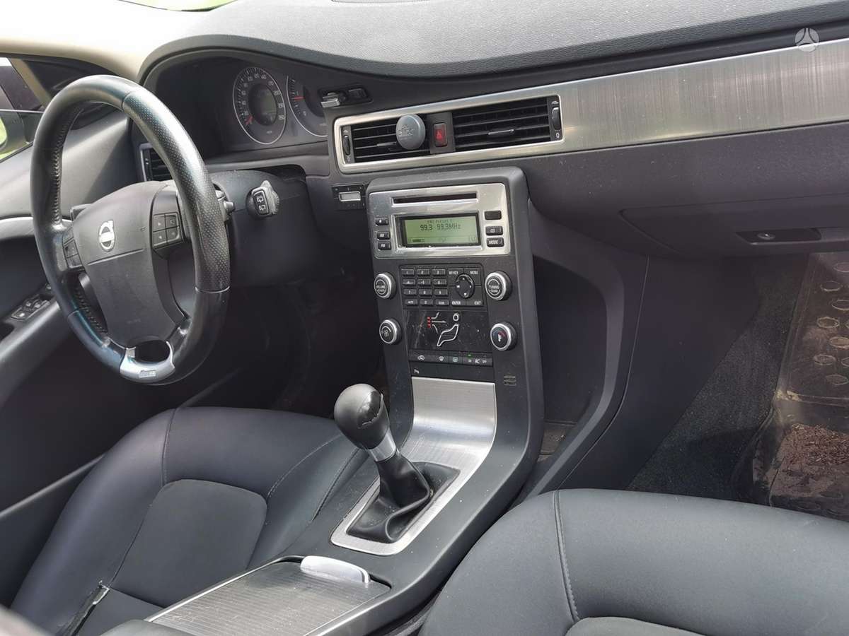 Volvo V70 2009 — photo 24