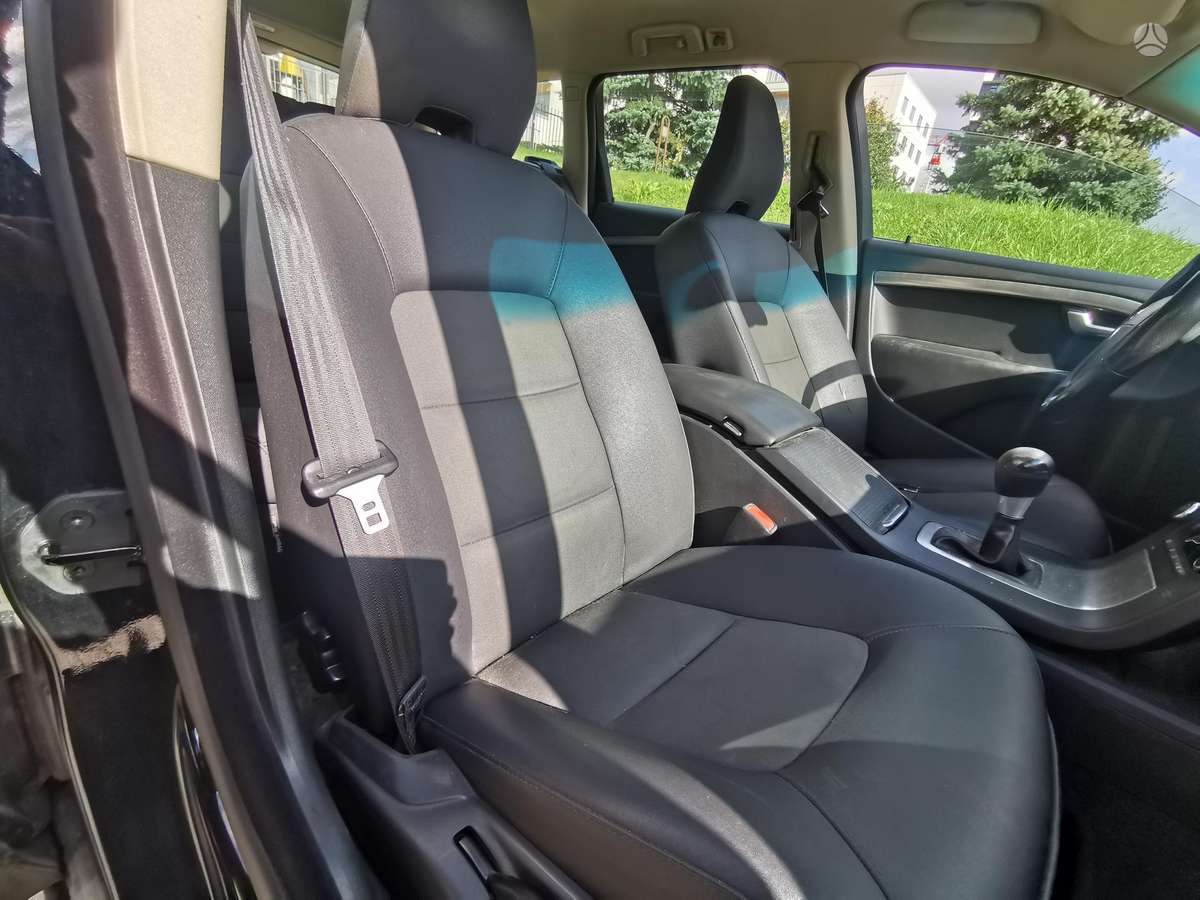 Volvo V70 2009 — photo 26