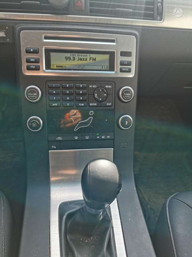 Volvo V70 2009 — photo 27