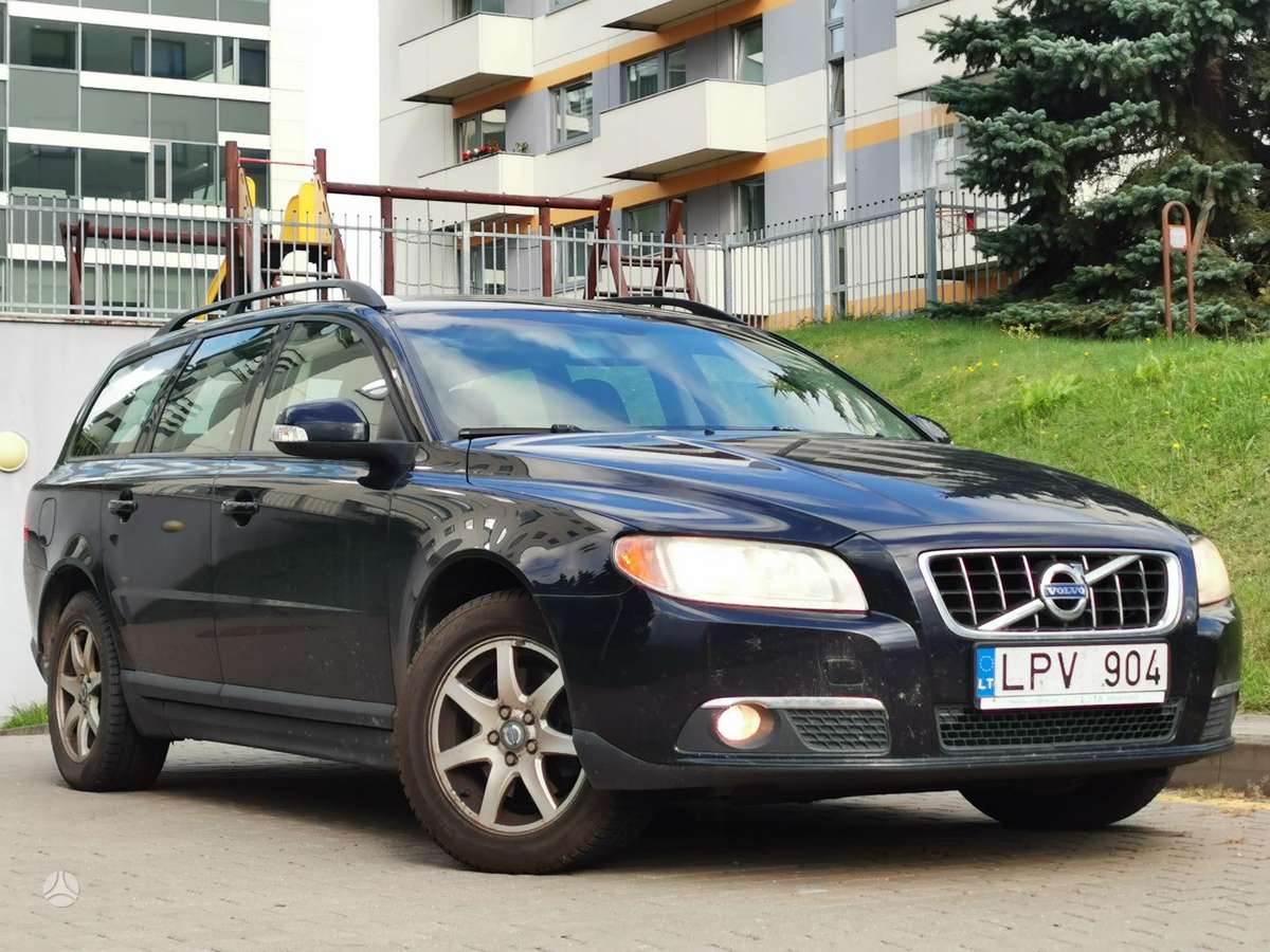 Volvo V70 2009 — interior