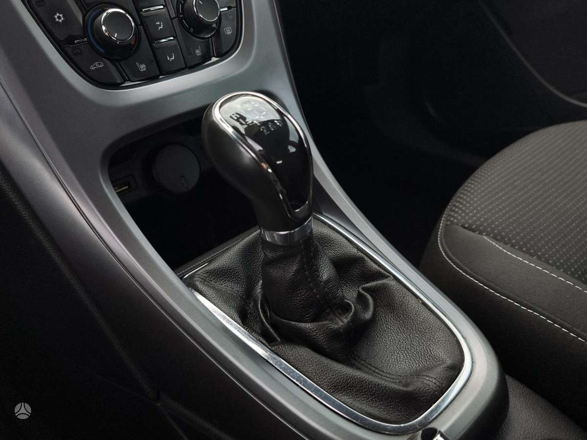 Opel Astra 2015 — photo 16