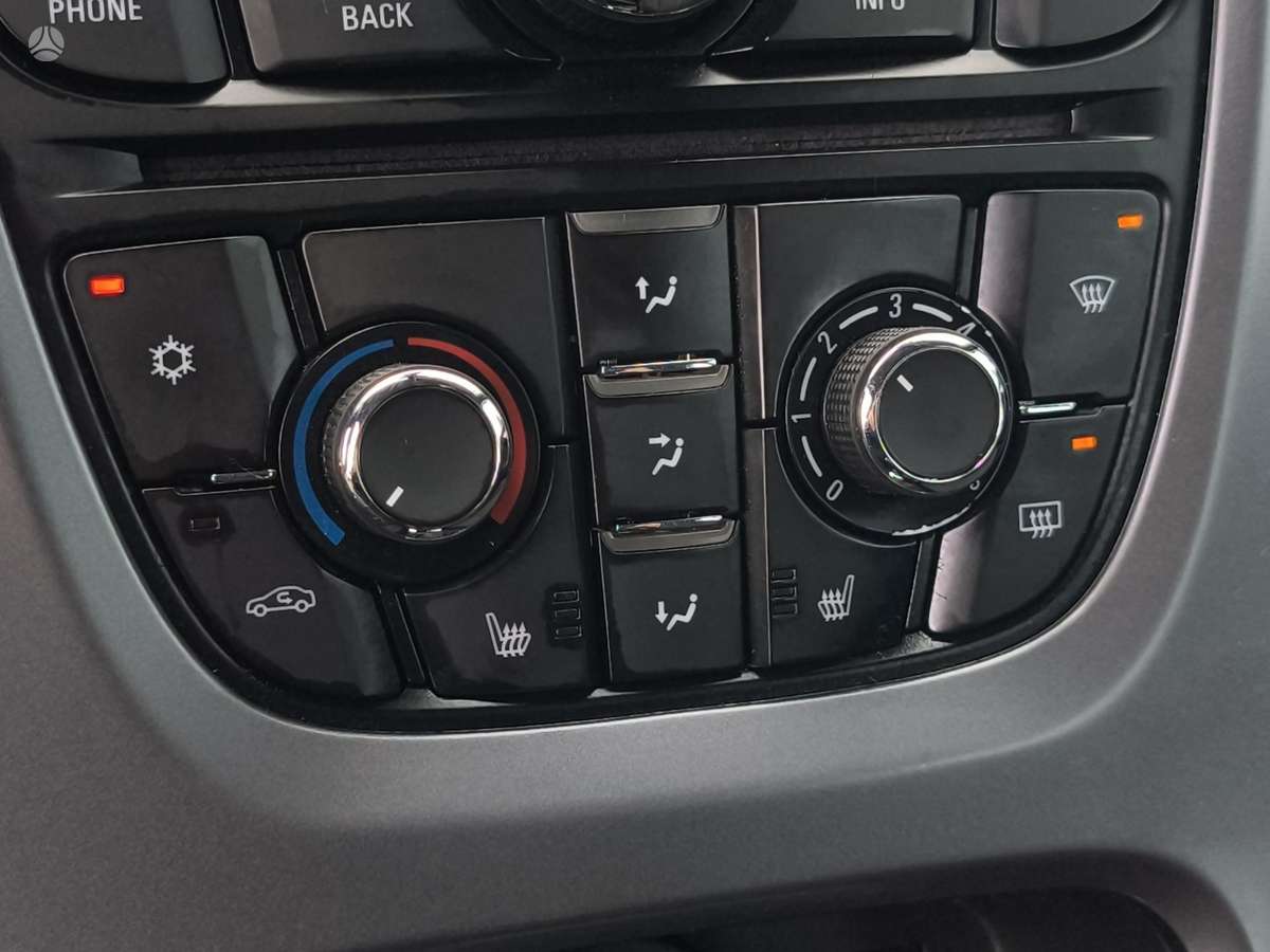 Opel Astra 2015 — photo 17