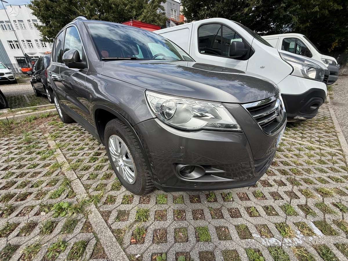 Volkswagen Tiguan 2009 — вигляд ззаду