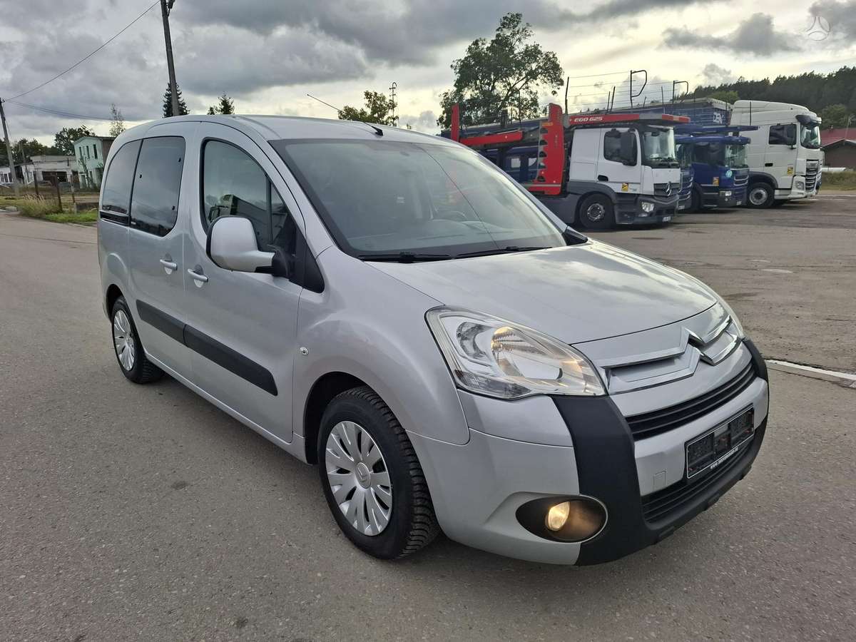 Citroen Berlingo 2011 — rear view