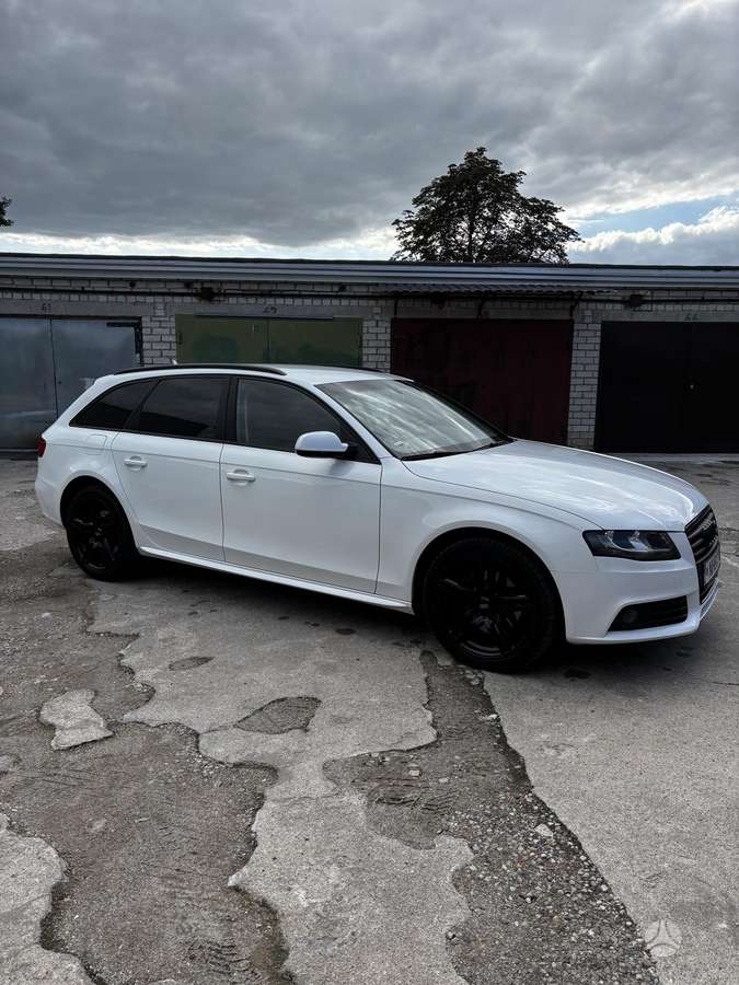 Audi A4 2009 — салон