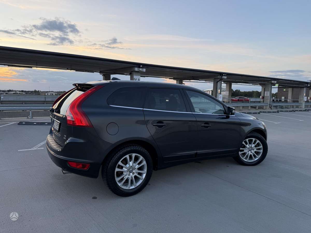 Volvo XC60 2011 — photo 11