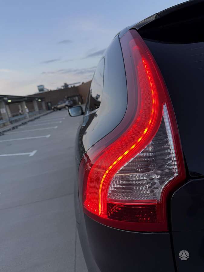 Volvo XC60 2011 — photo 17