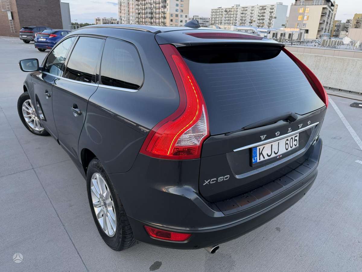 Volvo XC60 2011 — photo 18