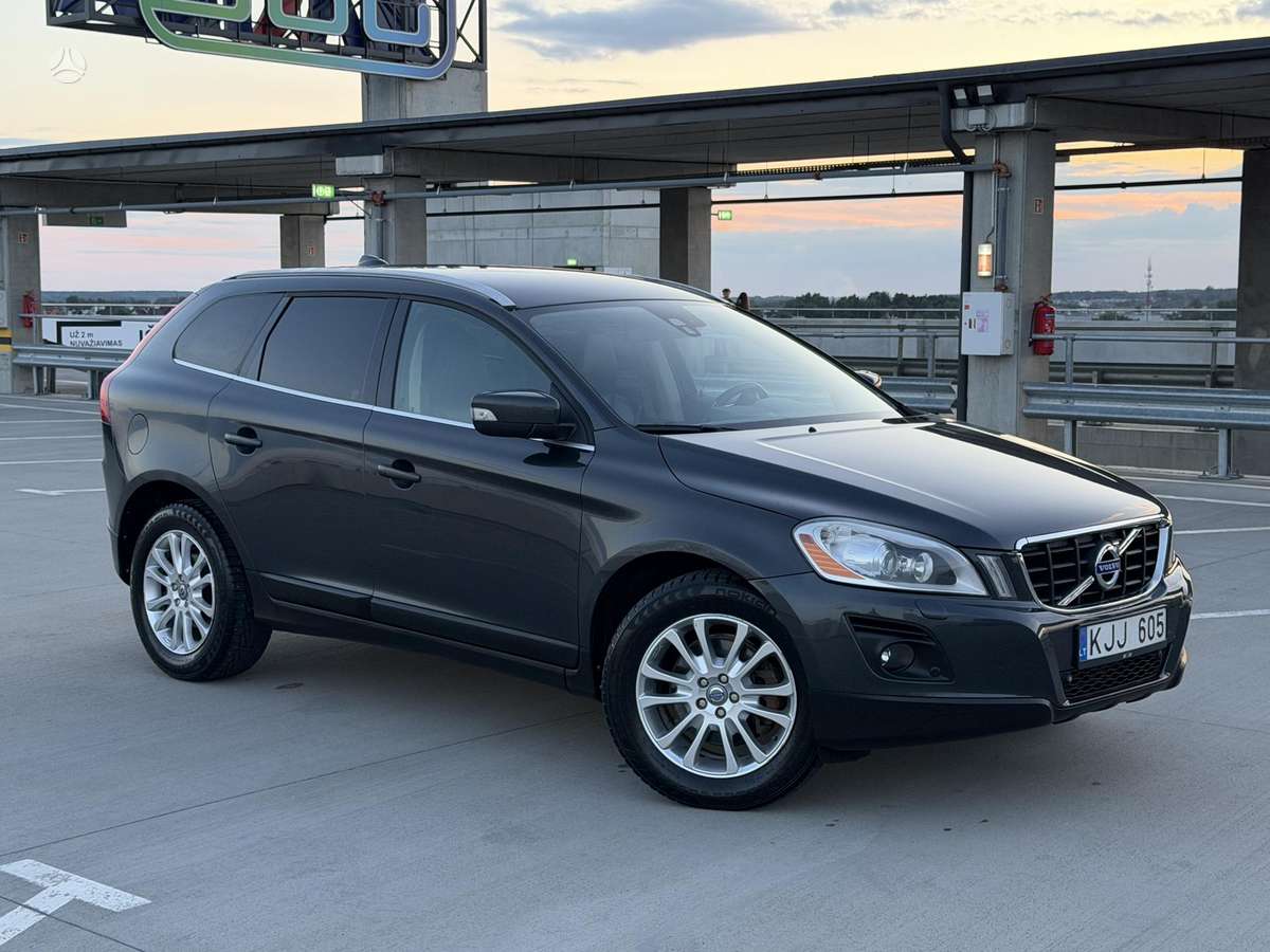 Volvo XC60 2011 — rear view