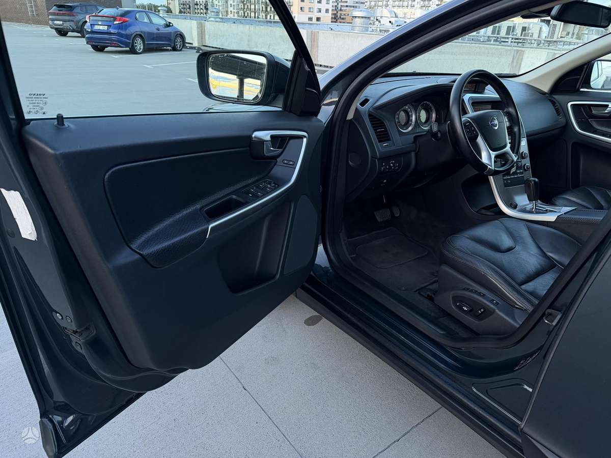 Volvo XC60 2011 — photo 21