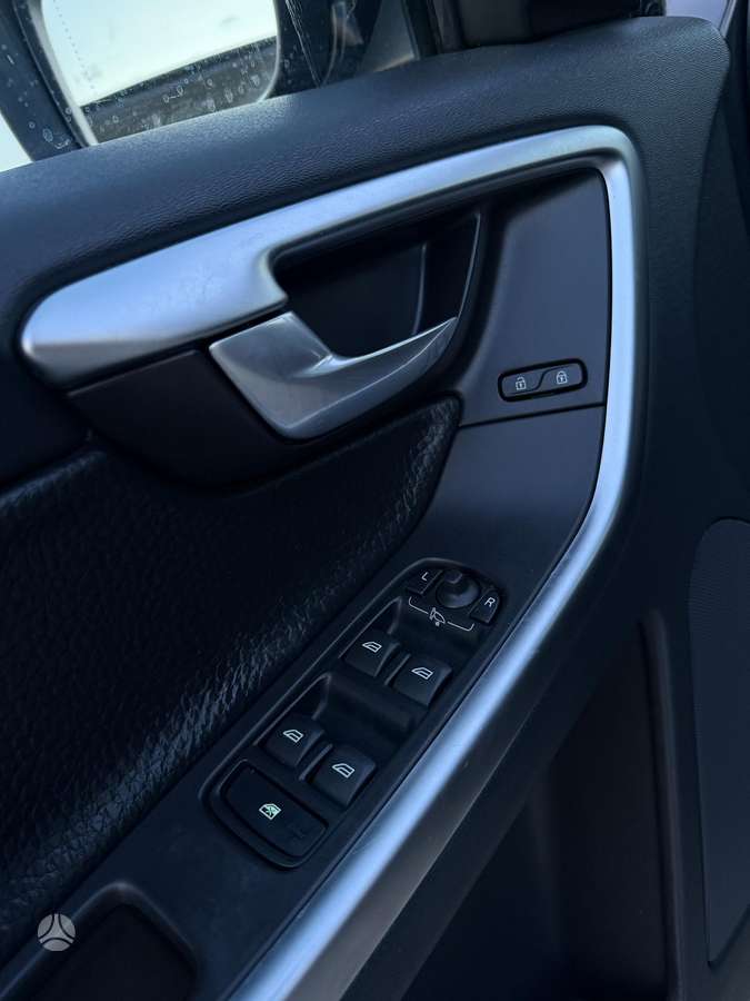 Volvo XC60 2011 — photo 22