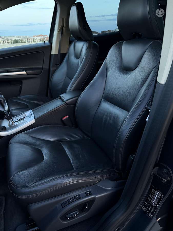 Volvo XC60 2011 — photo 23
