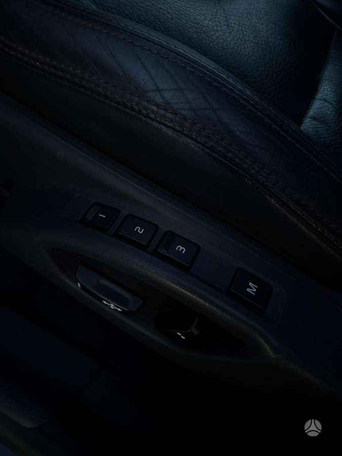 Volvo XC60 2011 — photo 24