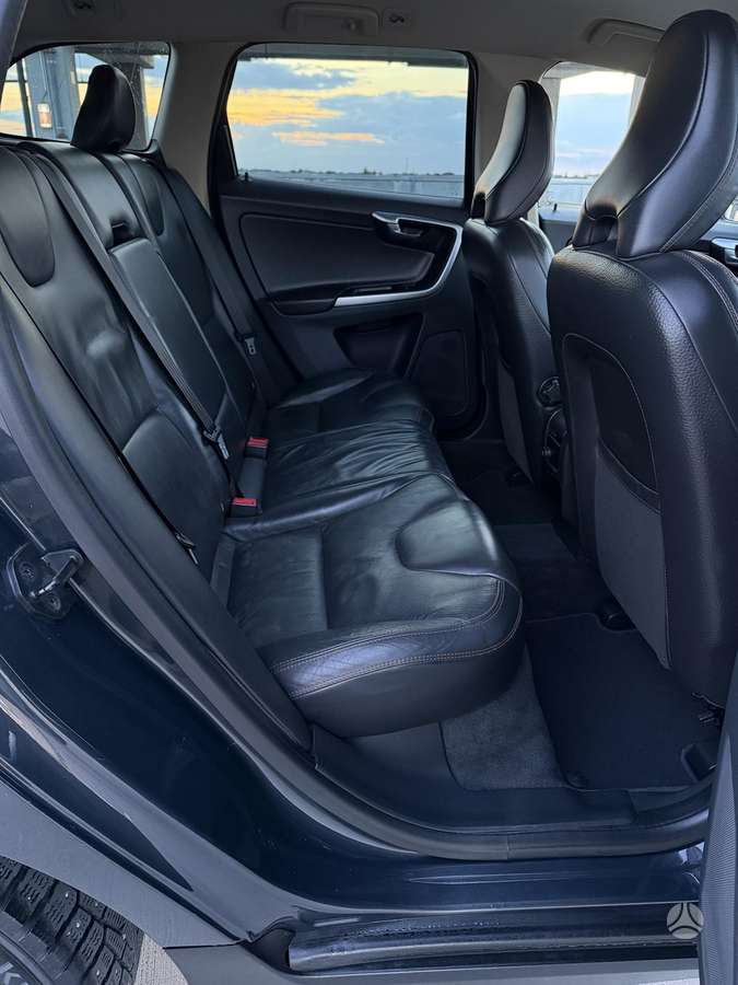 Volvo XC60 2011 — photo 28