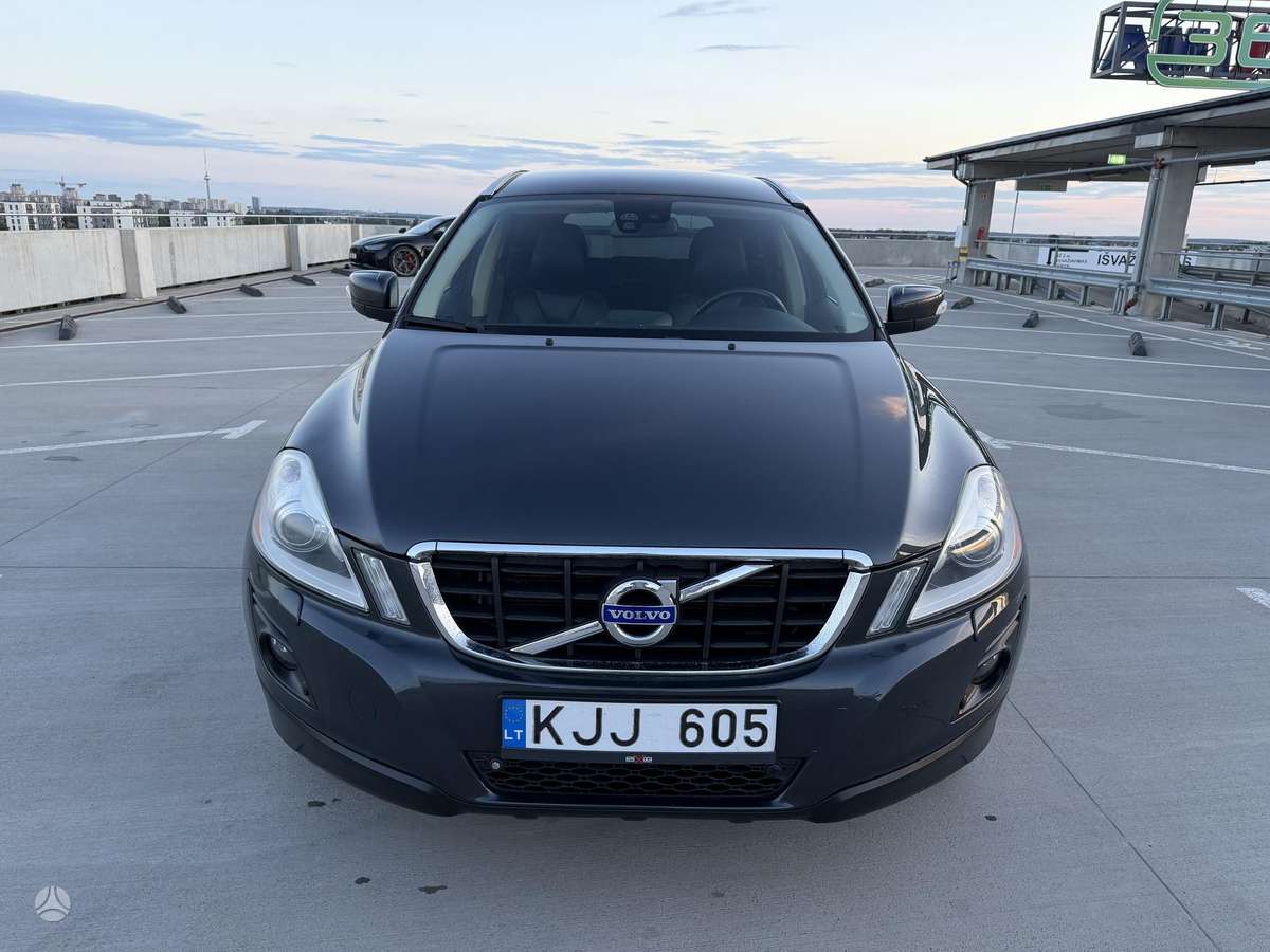 Volvo XC60 2011 — interior