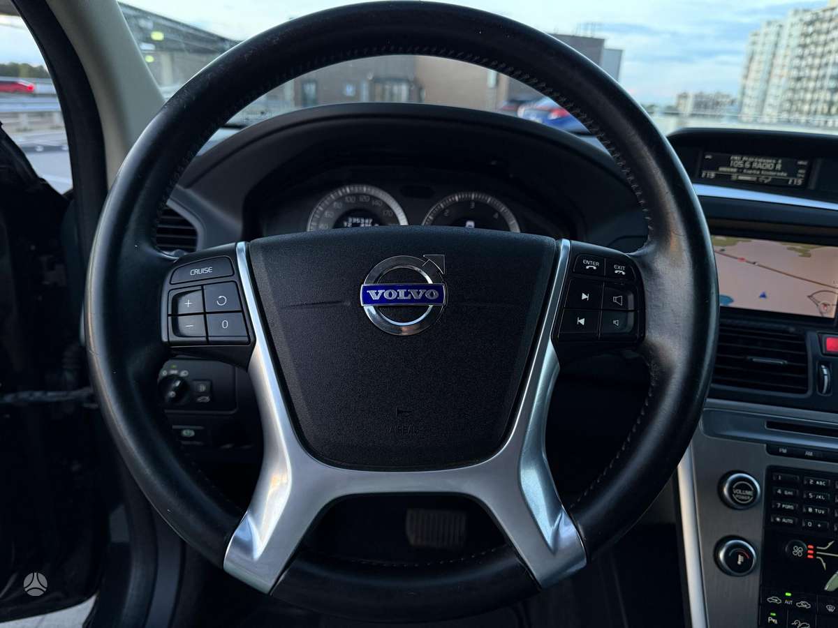 Volvo XC60 2011 — photo 32