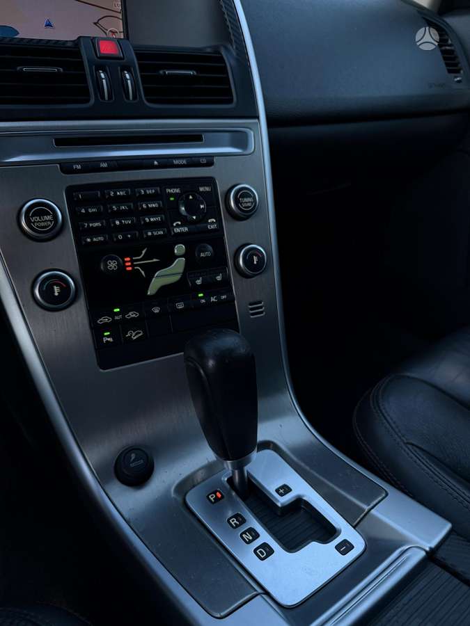 Volvo XC60 2011 — photo 33