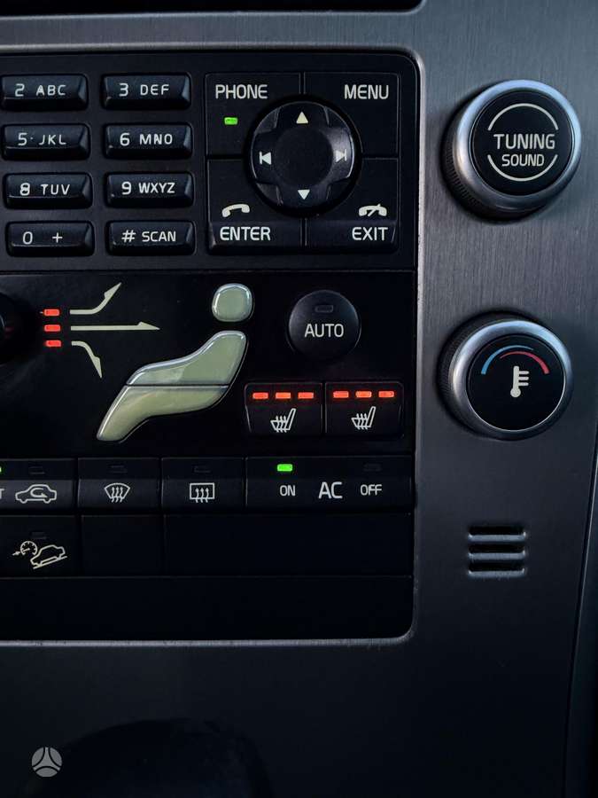 Volvo XC60 2011 — photo 34