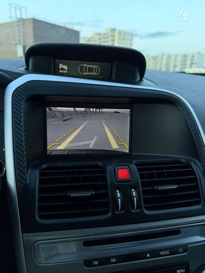 Volvo XC60 2011 — photo 35