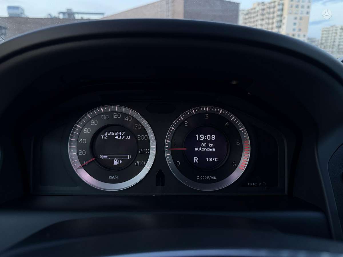 Volvo XC60 2011 — photo 36