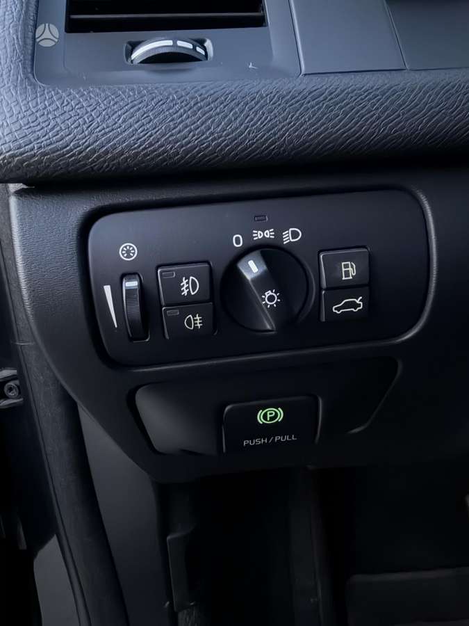 Volvo XC60 2011 — photo 37