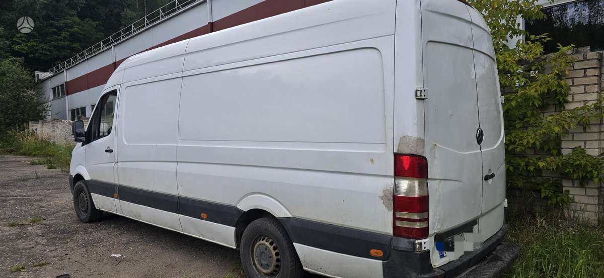 Mercedes-Benz Sprinter 2014 — rear view
