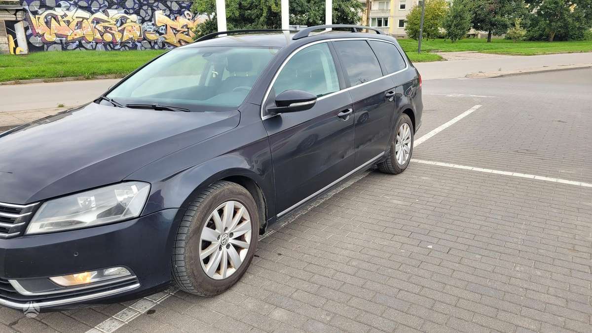 Volkswagen Passat 2012 — вигляд ззаду