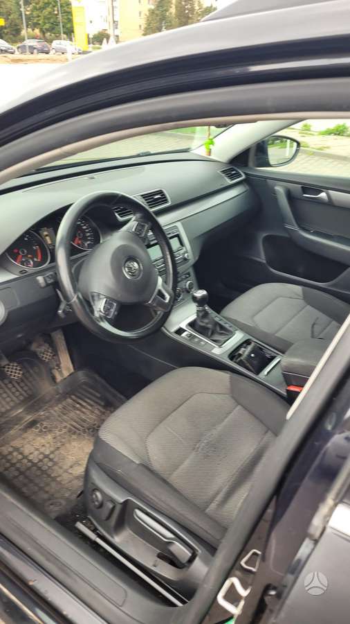 Volkswagen Passat 2012 — салон