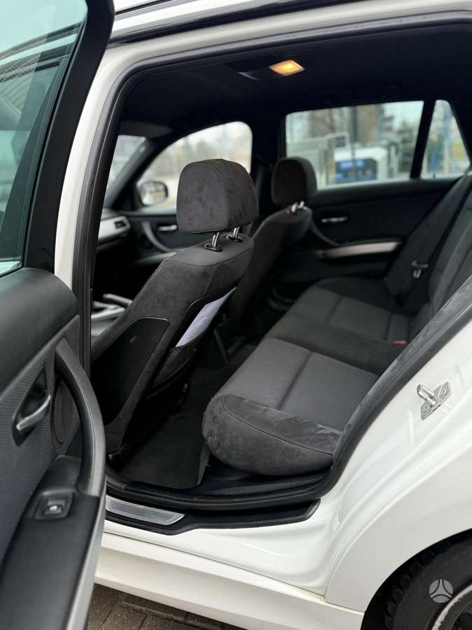 BMW 318 2011 — photo 17