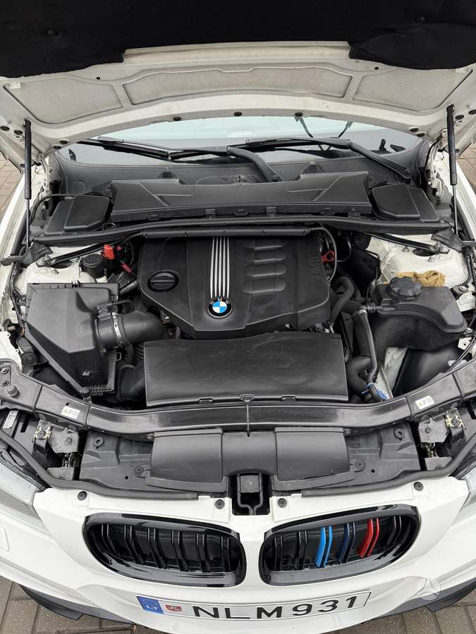 BMW 318 2011 — photo 18