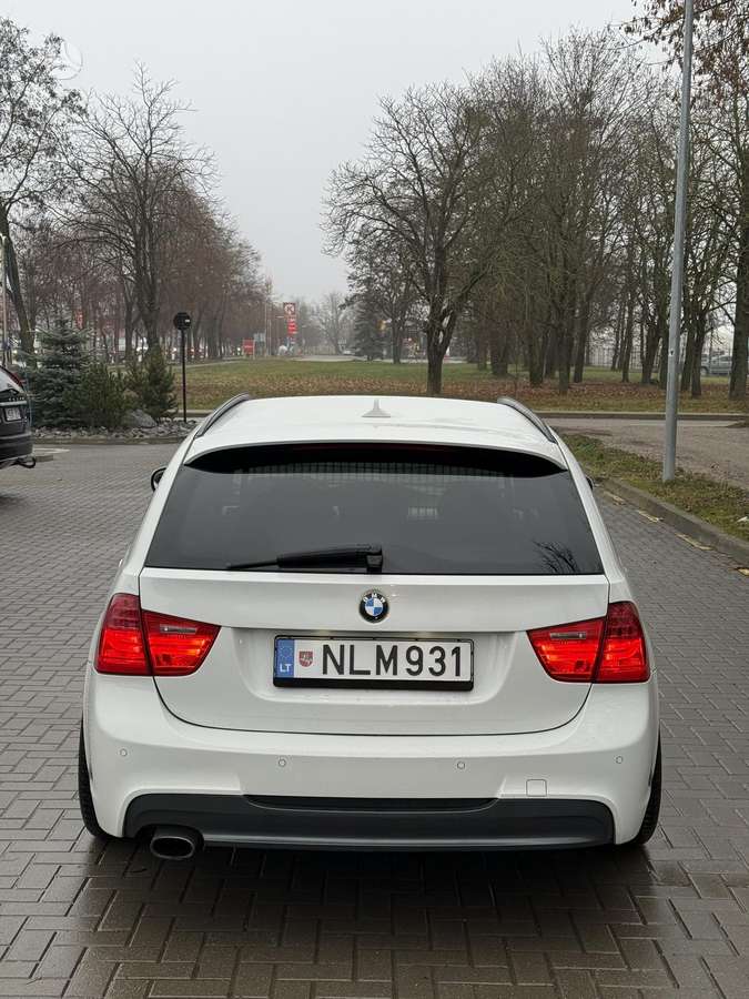 BMW 318 2011 — photo 5