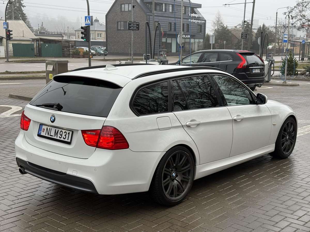 BMW 318 2011 — photo 7