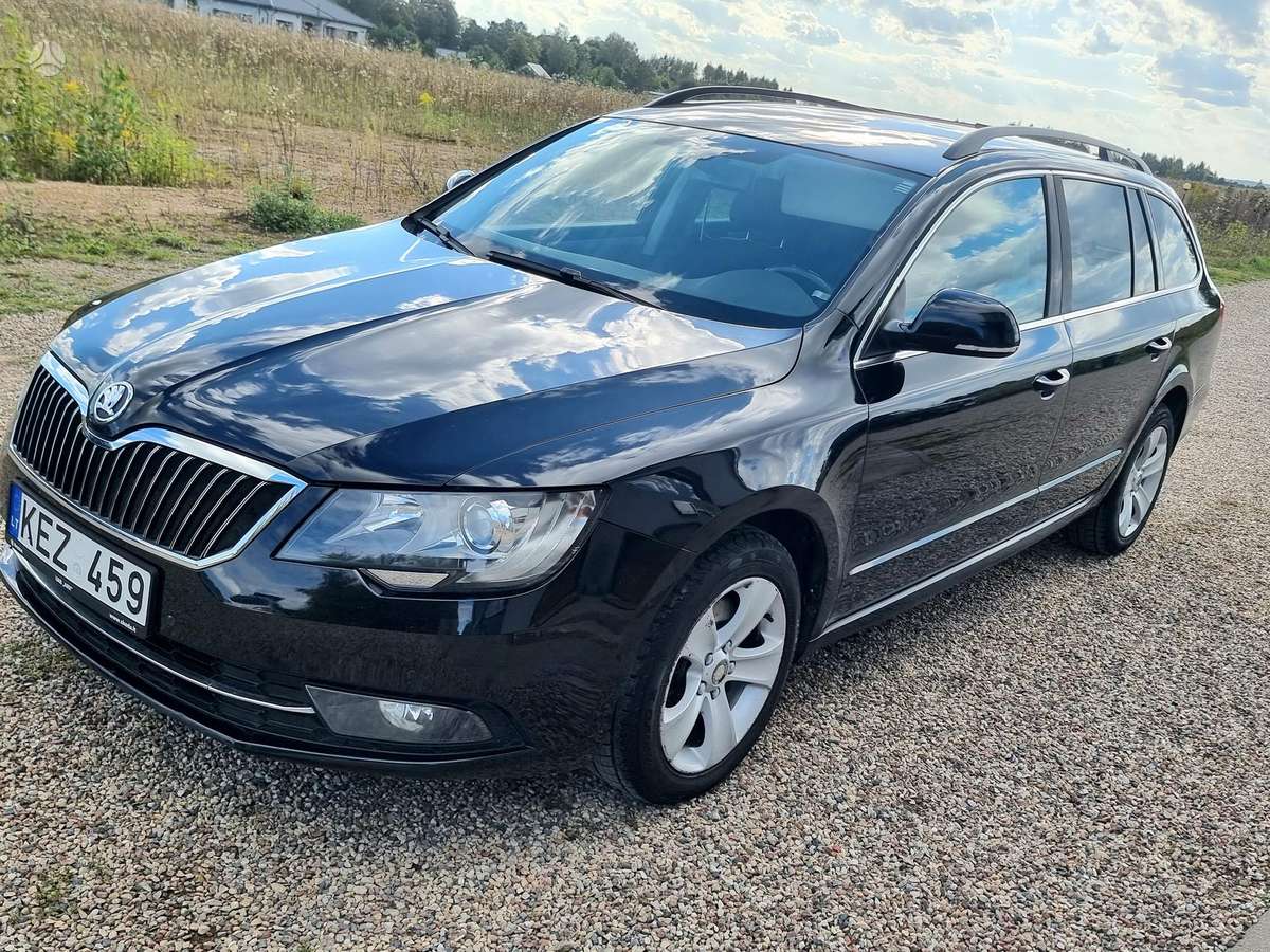 Skoda Superb 2014 — вигляд ззаду