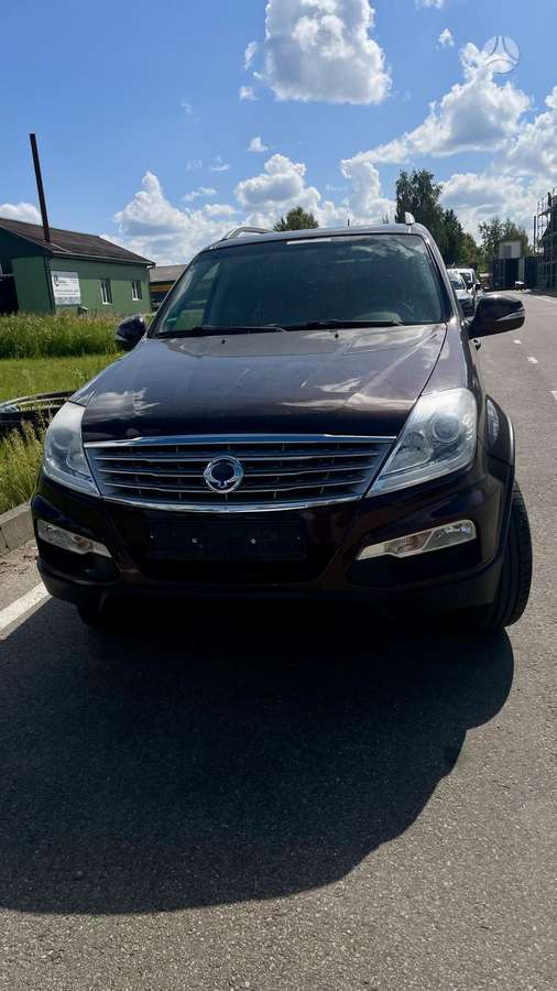 SsangYong Rexton 2014 — салон