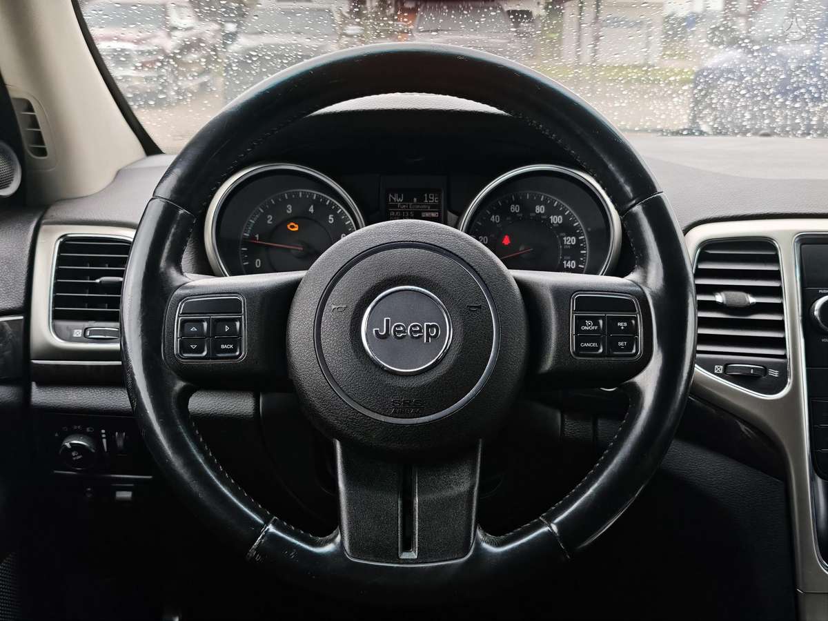 Jeep Grand 2011 — фото 10
