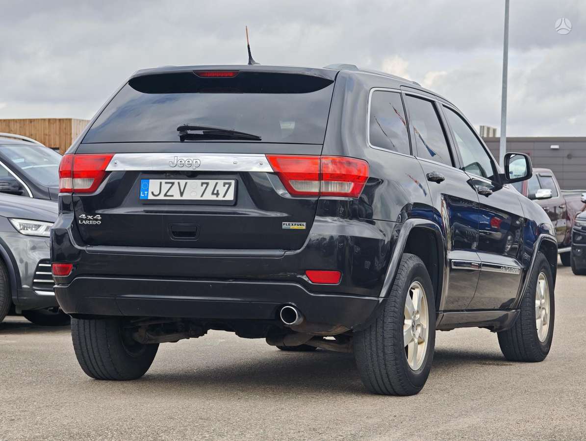 Jeep Grand 2011 — салон